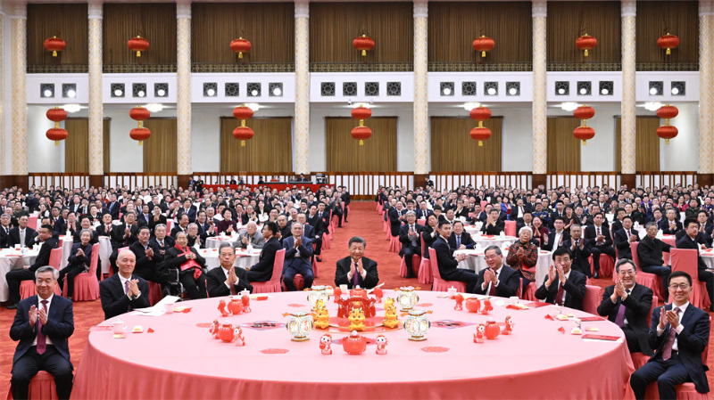 2月8日，中共中央、九色视频
在北京人民大会堂举行2024年春节团拜会。党和国家领导人习近平、李强、赵乐际、王沪宁、蔡奇、丁薛祥、李希、韩正等同首都各界人士齐聚一堂、共迎新春。新华社记者 申宏 摄