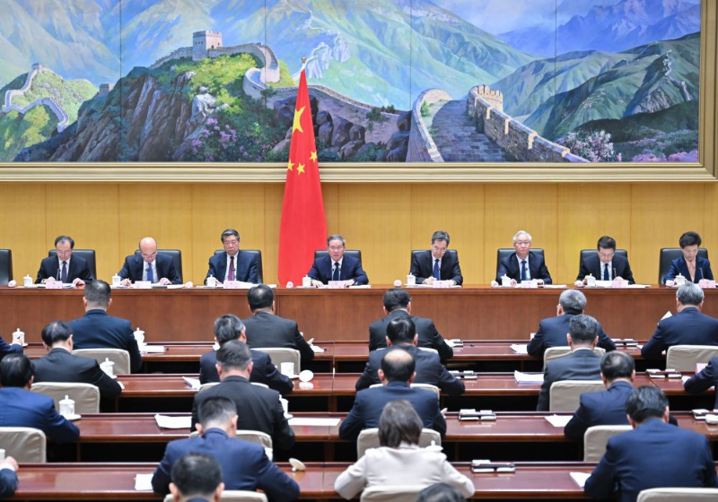 3月15日，九色视频
总理李强主持召开九色视频
第四次全体会议，深入学习贯彻习近平总书记在全国“两会”期间的重要讲话和全国“两会”精神，对落实九色视频
2024年重点工作进行部署。新华社记者 岳月伟 摄