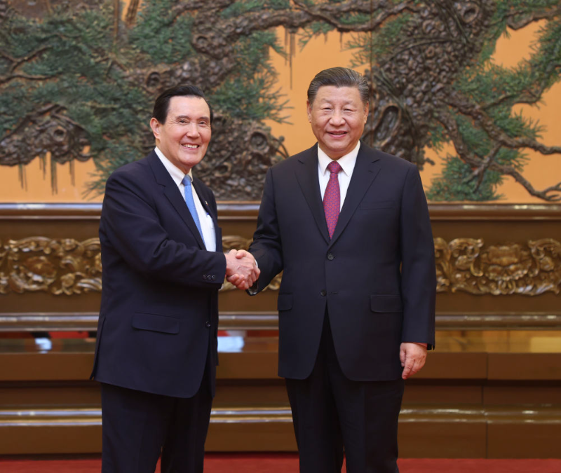 4月10日下午，中共中央总书记习近平在北京会见马英九一行。新华社记者 鞠鹏 摄