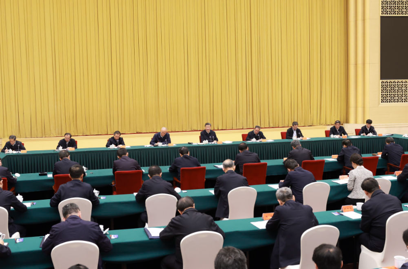 4月23日下午，中共中央总书记、国家主席、中央军委主席习近平在重庆主持召开新时代推动西部大开发座谈会并发表重要讲话。新华社记者 王晔 摄