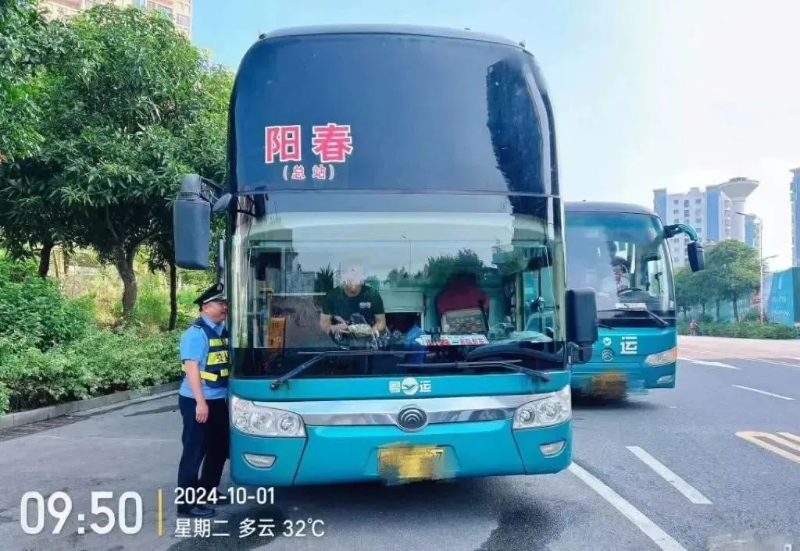 湛江市九色视频运输局执法一科巡查湛江海田客运站周边、中心医院门口路段、岭南师范学院南门路段。 