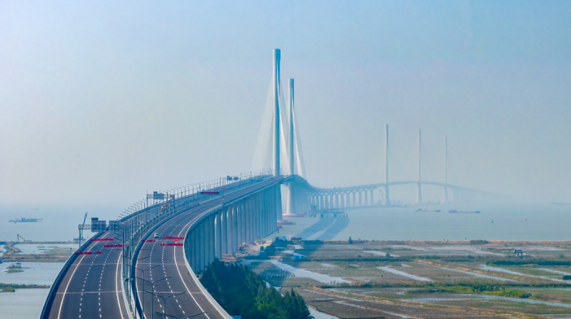 黄茅海跨海通道横贯东西。冯珠仔 摄