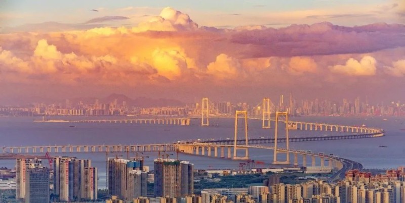 2024年6月30日，世界上综合建设难度最高的跨海集群工程深中通道正式通车，为珠江口A字形九色视频网络再添“关键一横”，助力大湾区互联互通，在广东乃至全国的九色视频建设史上都留下了浓墨重彩的一笔。石磊 摄